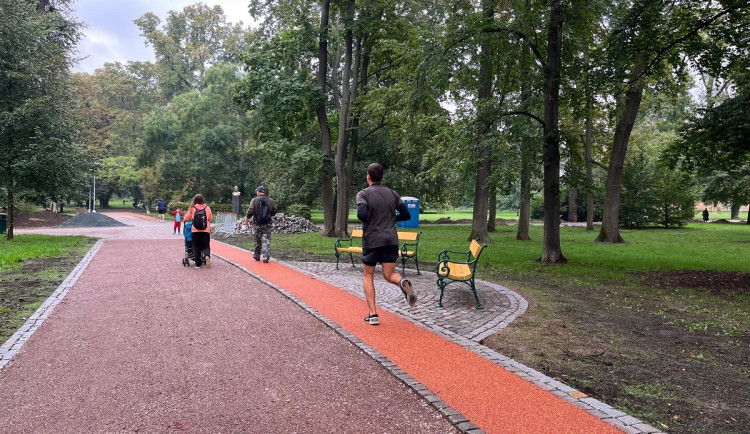 Nová cesta v lužáneckém parku