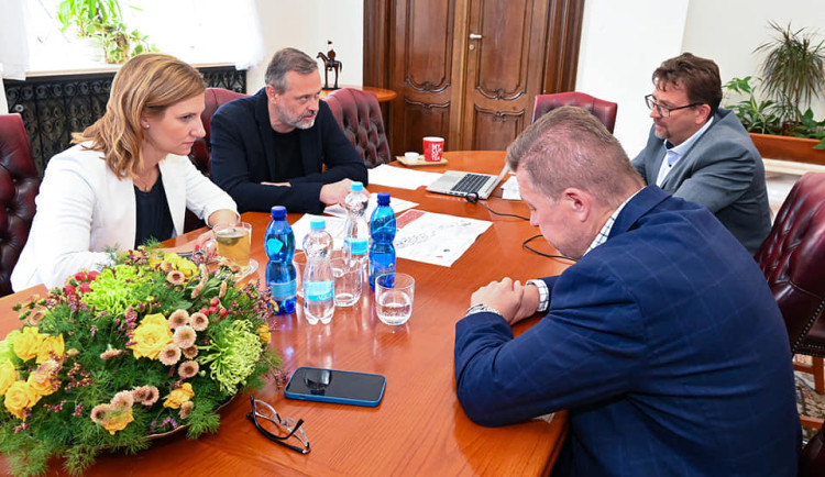 Primátorka Brna Markéta Vaňková a radní Robert Kerndl vedou jednání ohledně horkovodu