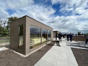 Venkovní sauna s výhledem na Brno