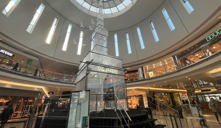 Uprostřed brněnského obchoďáku stojí kostel