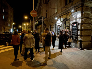 VOLBY 2022: ODS kráčí za vítězstvím v Brně. Před volebním štábem se čeká na primátorku FOTO: Michal Šťastný