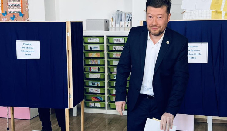 VOLBY 2022: Odvoleno, radoval se Okamura. Omylem dal hlas TOP 09