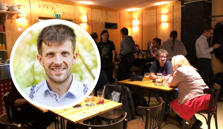 Matěj Hollan a volební štáb koalice Zelení a Žít Brno s podporou Idealistů