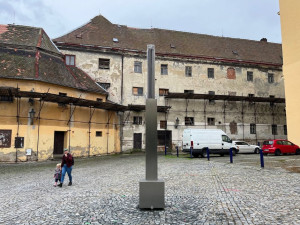 Socha Levitace z dílny akademického sochaře.