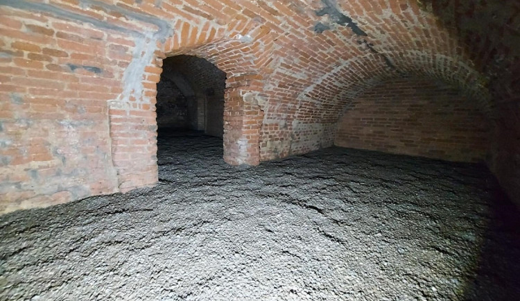 Technici procházejí tajuplné podzemí v Brně. Opravují nepřístupné chodby