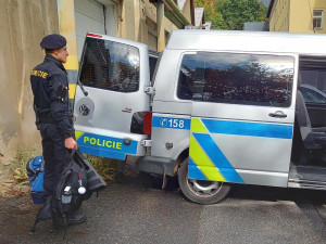 Brno čelí razii. Policisté pochytali osm lidí kvůli přidělování městských bytů