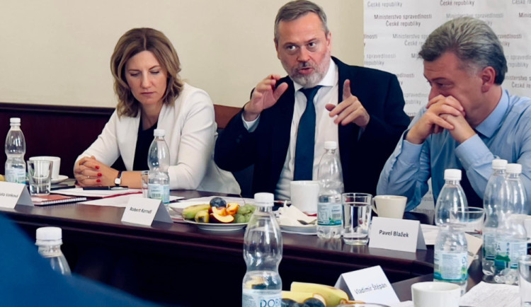 Zleva primátorka Markéta Vaňková, náměstek Robert Kerndl a Pavel Blažek