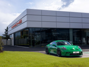 Porsche získalo nový domov v Brně. Výrobce aut otevřel ve městě moderní centrum