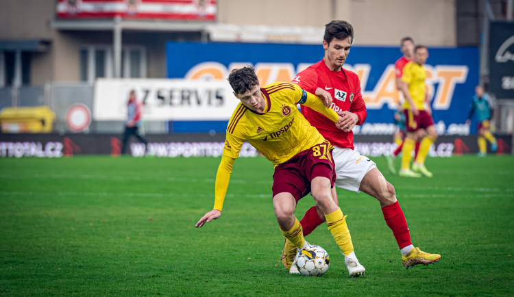 Dva bývalí spoluhráči proti sobě. Ondřejem Pachlopník v souboji s kamarádem Ladislavem Krejčím, který je rovněž odchovancem Brna