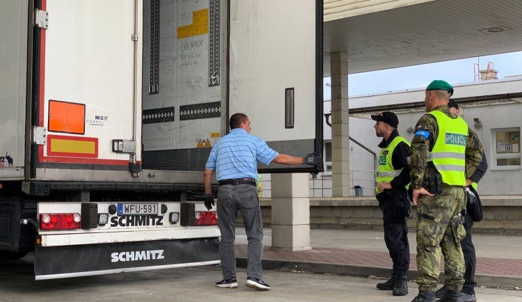 Na hranici se Slovenskem zamířili kvůli nájezdům migrantů vojáci