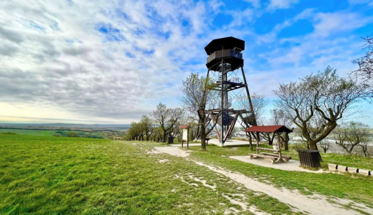 V Hustopečích zavřeli rozhlednu kvůli rekonstrukci. Návštěvníkům by hrozilo nebezpečí