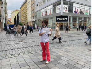 Lidem v Brně dělá radost muž s ocasem. Na počkání skládá básně