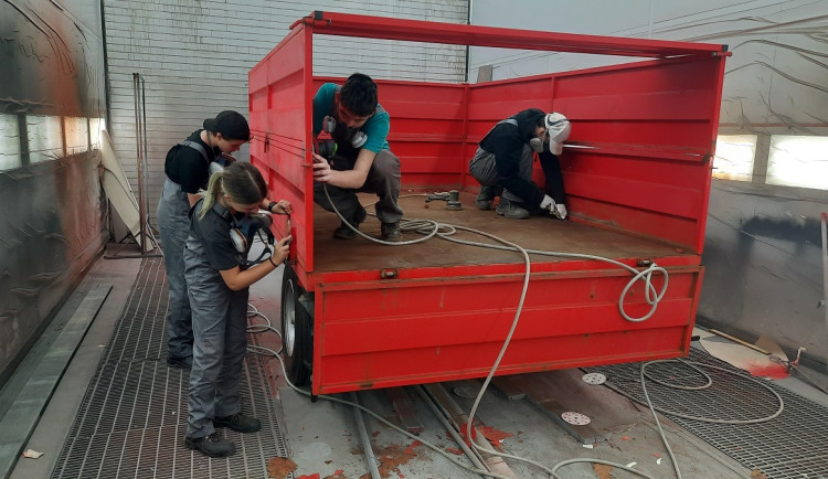 Žáci v dílnách dopravního podniku