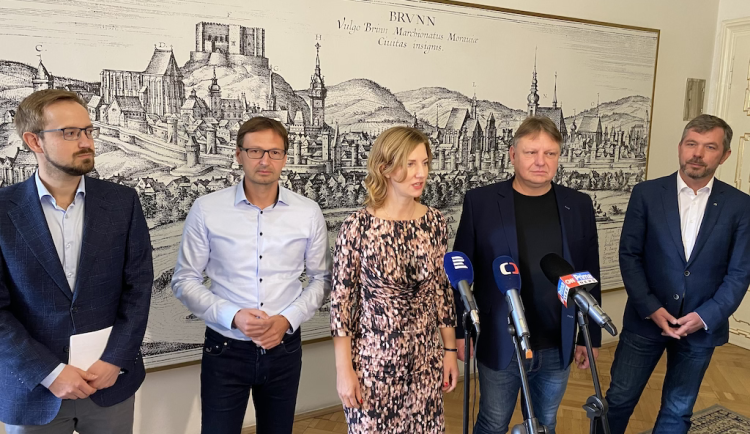Brno povede velká koalice. Primátorkou zůstává Vaňková