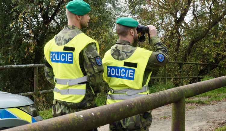 Když sen o Německu končí na moravském poli. Česko čelí historické vlně migrantů  