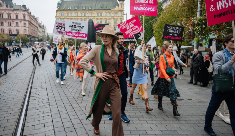 Fashion show ve Vaňkovce vyvrcholila průvodem modelek a modelů do centra města