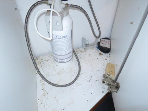 Na hlavním tahu z Brna na Svitavy zavřeli beznínku. Kálely tam myši