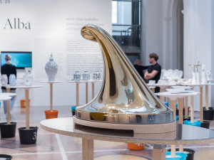 Do Brna dorazila výstava českého porcelánu