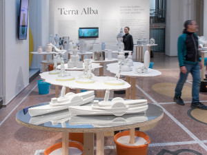 Do Brna dorazila výstava českého porcelánu