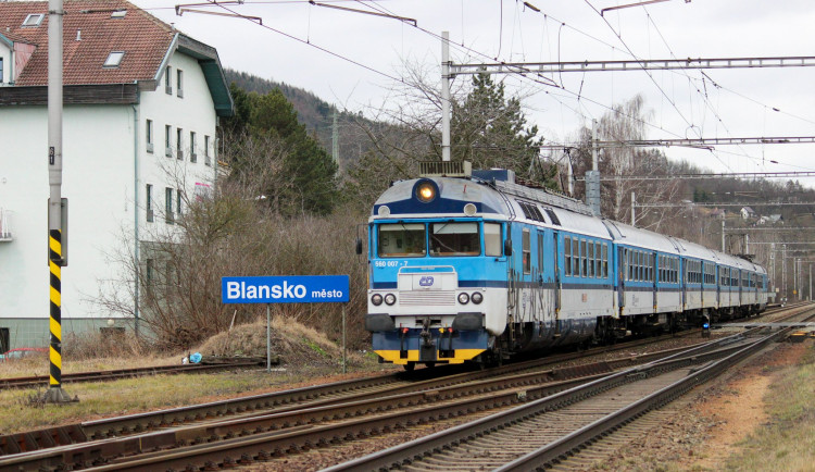 Do Brna se dostanete snadněji a rychleji, vzkazují cestujícím z Blanenska dopraváci