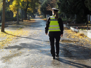 Blíží se památka zesnulých. Policie je připravena na kapsáře i sváteční řidiče v Brně