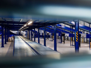 U Hustopečí u Brna vyrostlo obří depo. Zhasínejte, žádá město