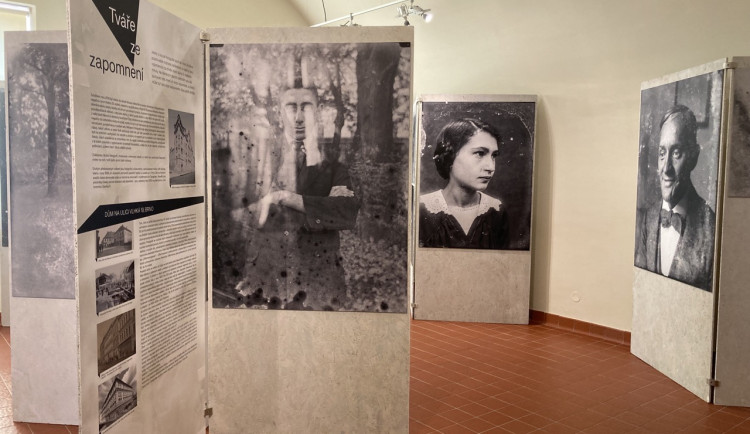 Dům v Brně skrýval neznámé tváře. Fotky Židů vystavili na Špilberku