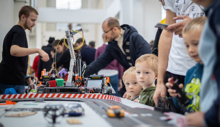 Festival Maker Faire potvrzuje, že jsme národ kutilů. Minulý víkend nalákal na brněnské výstaviště téměř 8000 lidí