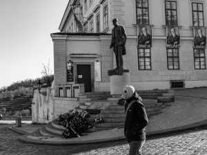 Nezapomenu na doktora, jak dceři pacienta oznamuje, že nemá smysl tatínka dál udržovat na přístrojích, říká režisér Klusák