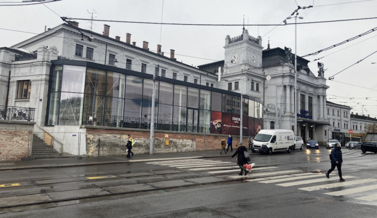 Na nádraží v Brně překračovali cestující muže s pěti promile, který se nehýbal a nemluvil