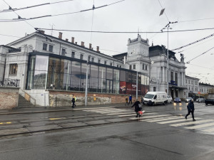 Na nádraží v Brně překračovali cestující muže s pěti promile, který se nehýbal a nemluvil
