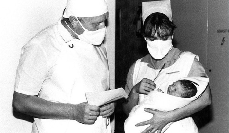 První československé dítě ze zkumavky oslavilo čtyřicáté narozeniny. Narodilo se v Brně