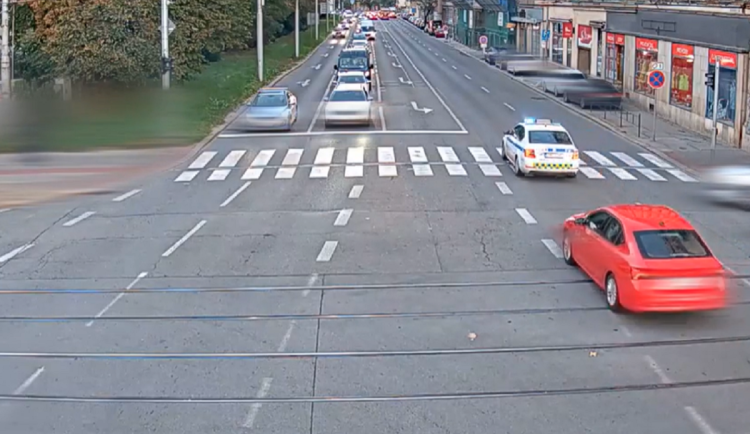 Policejní doprovod rodičky