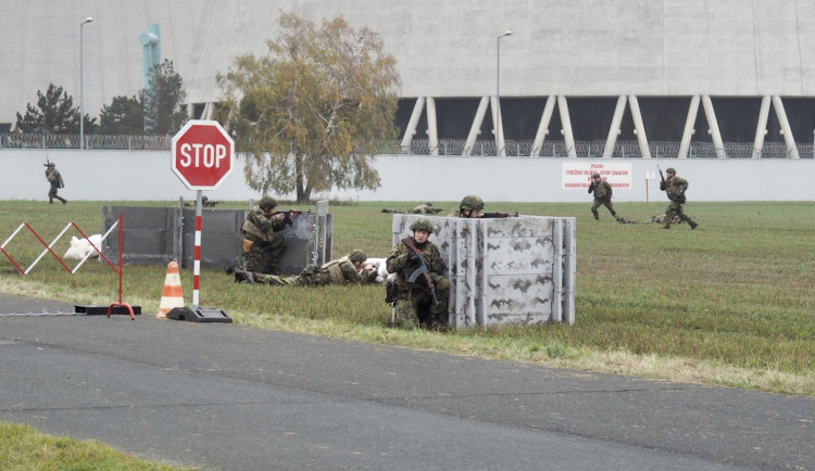 Dukovanskou elektrárnu před nepřítelem ubráníme, dokázali si vojáci a policisté