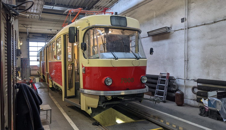 Brňané opravili retro šalinu z Prahy. Bude vozit cestující při mimořádných jízdách