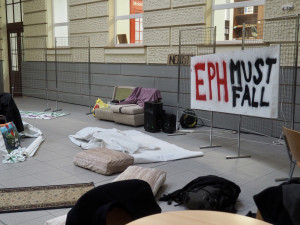 Studenti z Brna okupují školu kvůli klimatu. Běžte spát jinam, vyhání je děkan