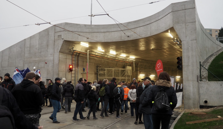 V Brně pustili lidi do nejdelšího tunelu pro šaliny. Přišly davy