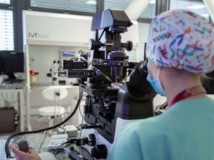 Nástroje jsme si vyráběli sami, říká profesor Trávník, který byl u narození prvního miminka ze zkumavky ve střední a východní Evropě