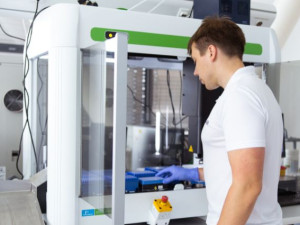 Nástroje jsme si vyráběli sami, říká profesor Trávník, který byl u narození prvního miminka ze zkumavky ve střední a východní Evropě