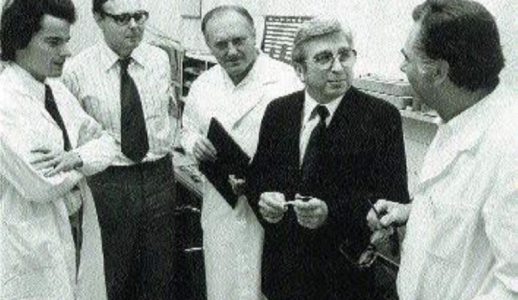 Nástroje jsme si vyráběli sami, říká profesor Trávník, který byl u narození prvního miminka ze zkumavky ve střední a východní Evropě