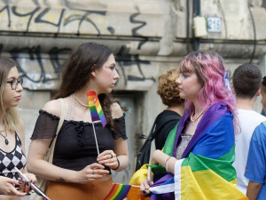 Jak se žije LGBT věřícím v Česku? Církev je přehlíží, učit se může od jihu Evropy