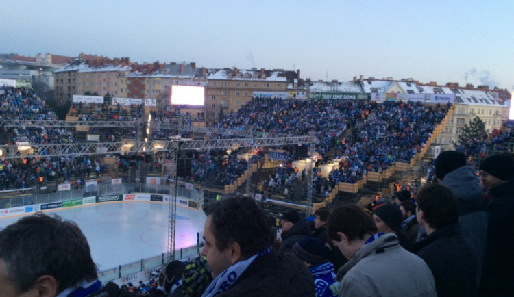 Kometu čeká hokejový svátek. Na fotbalovém stadionu v Bratislavě se utká s Třincem