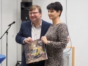 Kalendář pokřtili ředitelka jihomoravské záchranky Hana Albrechtová a známý herec a patron nadačního fondu Michal Isteník.