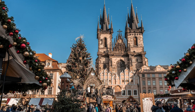 Trhy na Staromáku proběhnou pod křídly andělů. Slavnostní rozsvícení stromu nebude