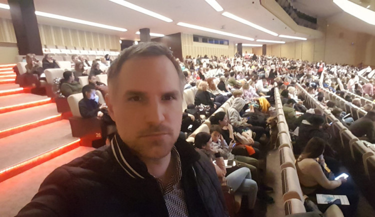 POLITICKÁ KORIDA: Zvládla Praha migrační vlnu z Ukrajiny? Odpovídají zastupitelé