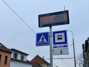 Brno jde s dobou. Příjezdy a odjezdy šalin v Židenicích ukazují digitální tabule
