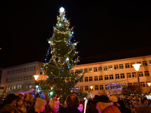 Je to koště, stěžují si lidé v Blansku na vánoční strom. Přidává se i starosta