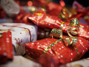 Zloděj v Brně zkazil školkáčkům Vánoce. Sebral jim dárky
