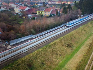 Trať do Brna bude moderní a elektrizovaná. Železničáři plánují natahování drátů