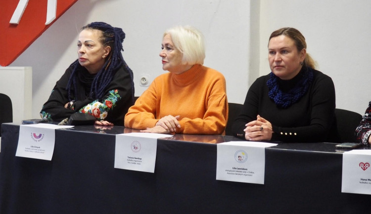 Zástupkyně ženských ukrajinských organizací Lilia Grinyuk, Tatiana Semikop a Lilia Leonidova